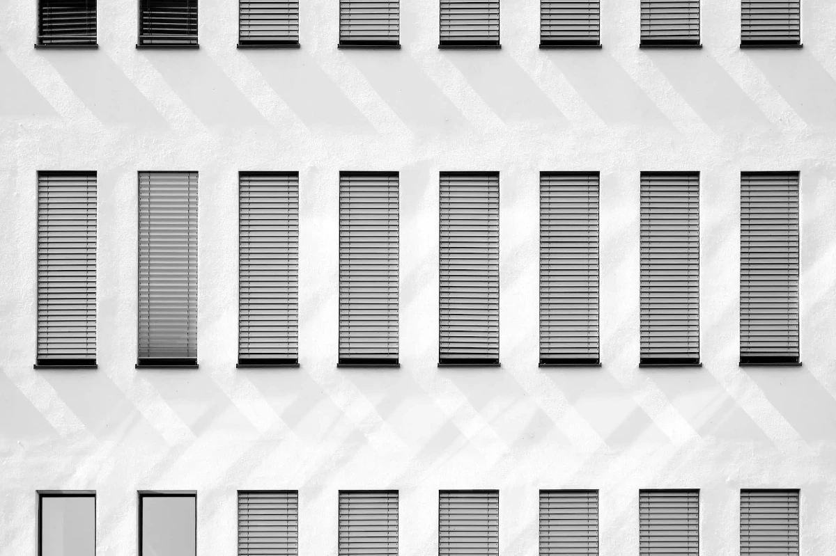 Cửa sổ của một tòa nhà ở Nuremberg, Đức